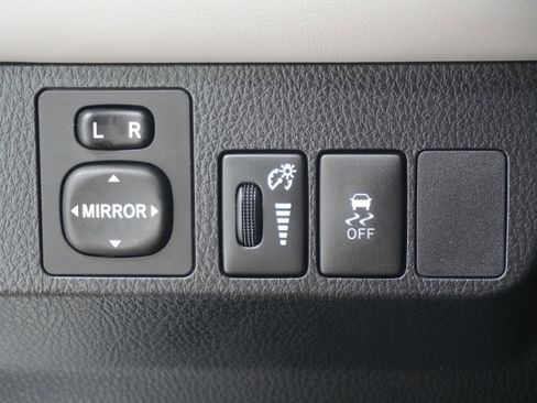 Used 2013 Toyota RAV4 XLE FWD image 22