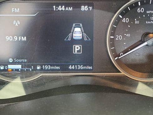 Used 2023 Nissan Versa SV w/ Electronics Package FWD image 27
