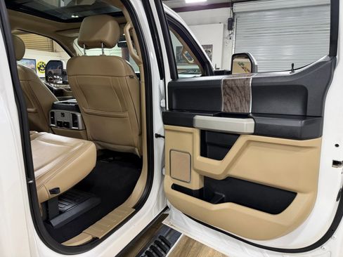 Used 2019 Ford F350 Lariat w/ Lariat Ultimate Package AWD/4WD image 16