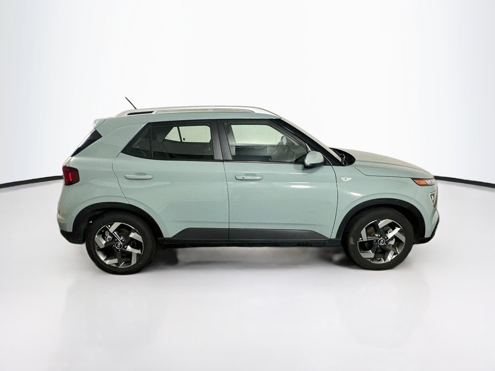 Used 2025 Hyundai Venue SEL FWD image 10