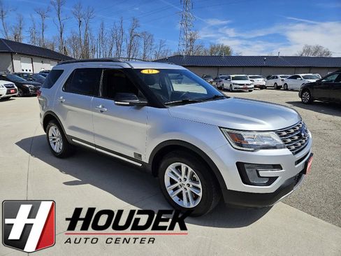 Used 2017 Ford Explorer XLT FWD image 1