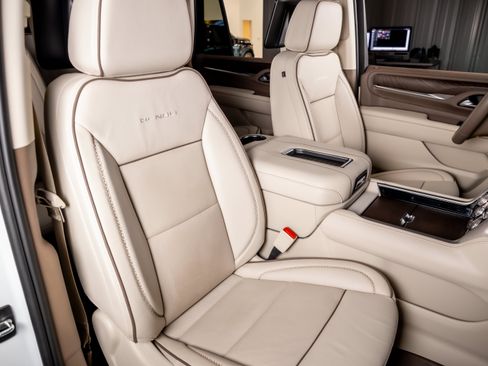 Used 2024 GMC Yukon Denali w/ Advanced Technology Package AWD/4WD image 20