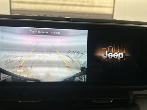 Used 2025 Jeep Wrangler Unlimited Sahara w/ Safety Group image 23