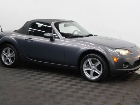 Used 2007 MAZDA MX-5 Miata Sport w/ Convenience Pkg RWD image 3
