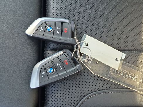 Used 2023 BMW 330i Sedan w/ M Sport Package RWD image 33