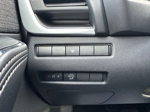 Used 2023 Nissan Rogue SV image 25