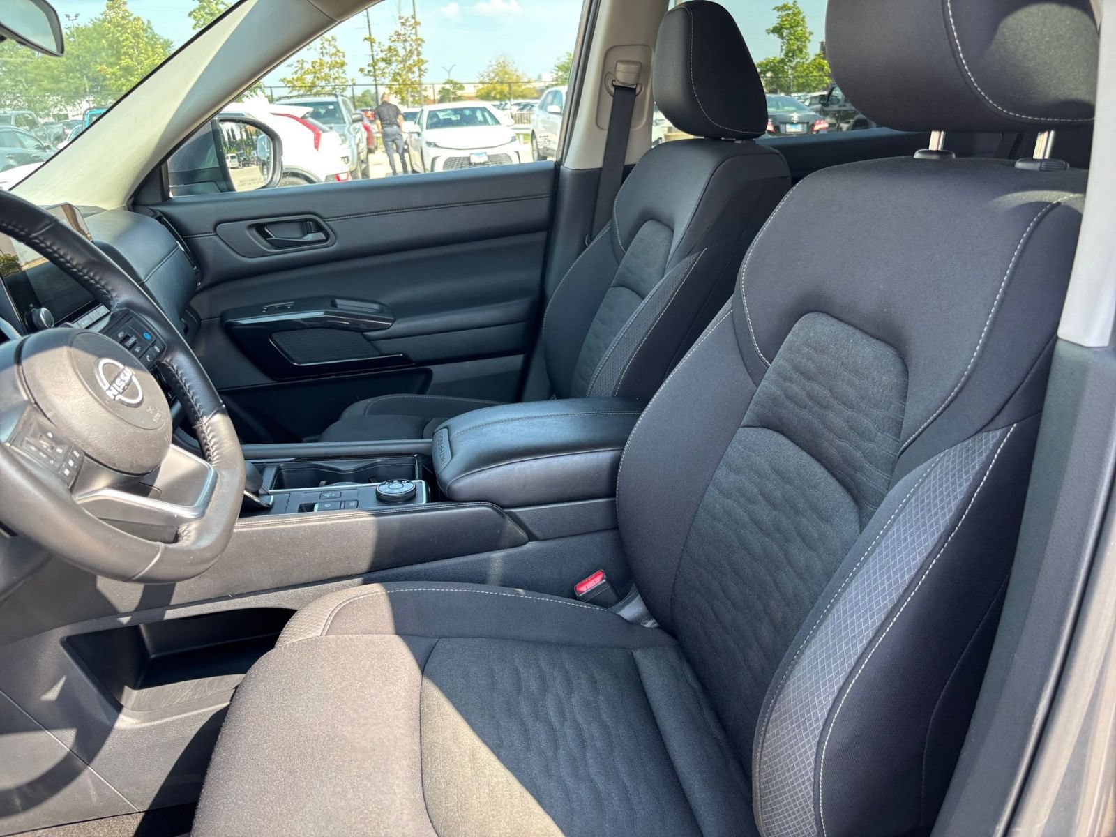 Used 2025 Nissan Pathfinder SV AWD/4WD image 25