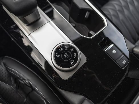 New 2026 Mitsubishi Outlander SEL image 17