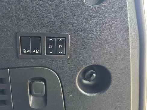 Used 2019 Cadillac Escalade Premium Luxury image 12