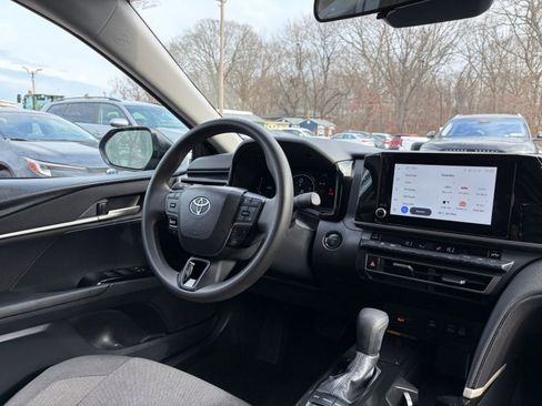 Used 2025 Toyota Camry LE image 33