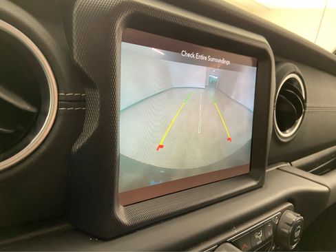 Used 2023 Jeep Wrangler Sahara w/ Cold Weather Group image 32