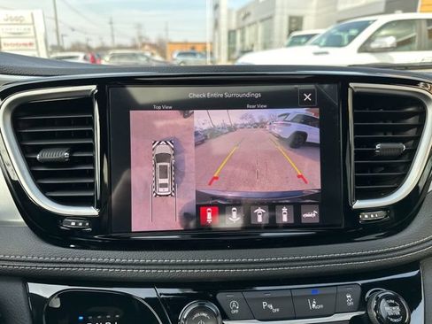 New 2026 Chrysler Pacifica Limited w/ S Appearance Package AWD/4WD image 31