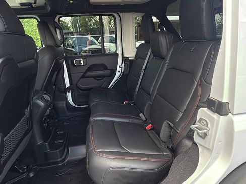 Certified 2025 Jeep Wrangler Unlimited Rubicon w/ Convenience Group AWD/4WD image 15