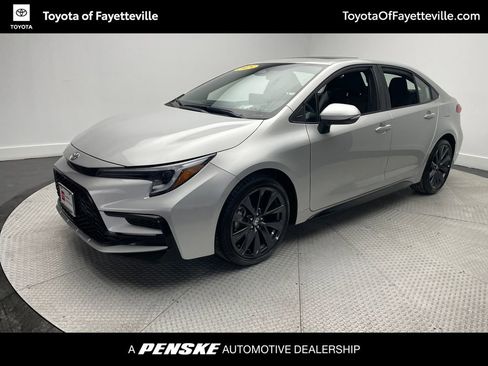 Used 2025 Toyota Corolla SE w/ SE Premium Package image 1