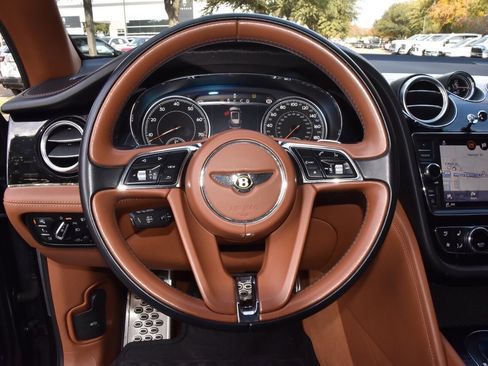 Used 2020 Bentley Bentayga image 22