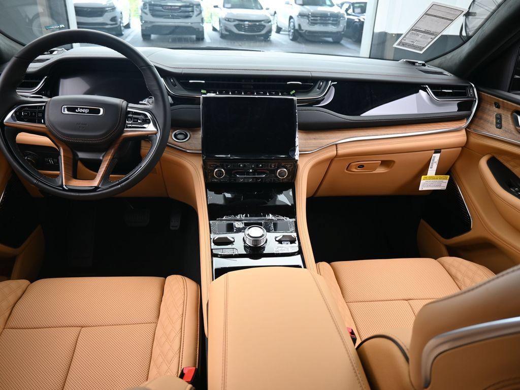 Used 2025 Jeep Grand Cherokee L Summit AWD/4WD image 34