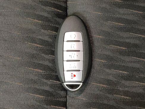 Used 2020 Nissan Rogue SV image 32