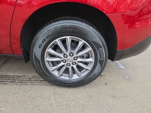 Used 2023 Buick Enclave Essence image 10