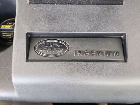 Used 2021 Land Rover Defender 110 SE image 21