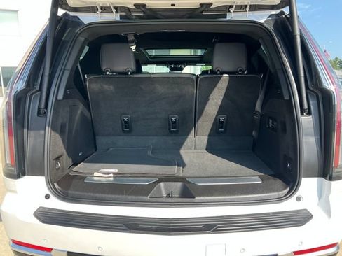 Certified 2025 Cadillac Escalade Premium Luxury AWD/4WD image 22
