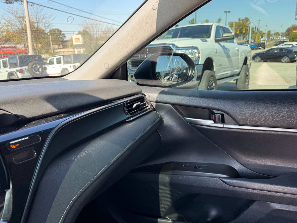 Used 2021 Toyota Camry SE FWD image 22
