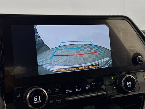 Used 2023 Toyota Highlander XSE AWD/4WD image 13