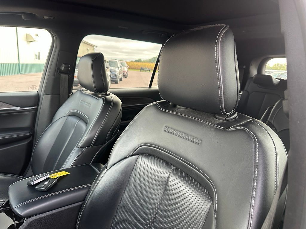Used 2023 Jeep Grand Cherokee L Overland AWD/4WD image 3