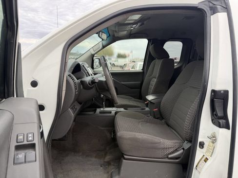 Used 2018 Nissan Frontier SV image 18