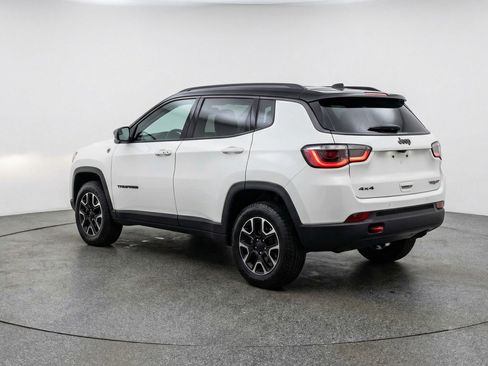 Used 2025 Jeep Compass Trailhawk AWD/4WD image 6