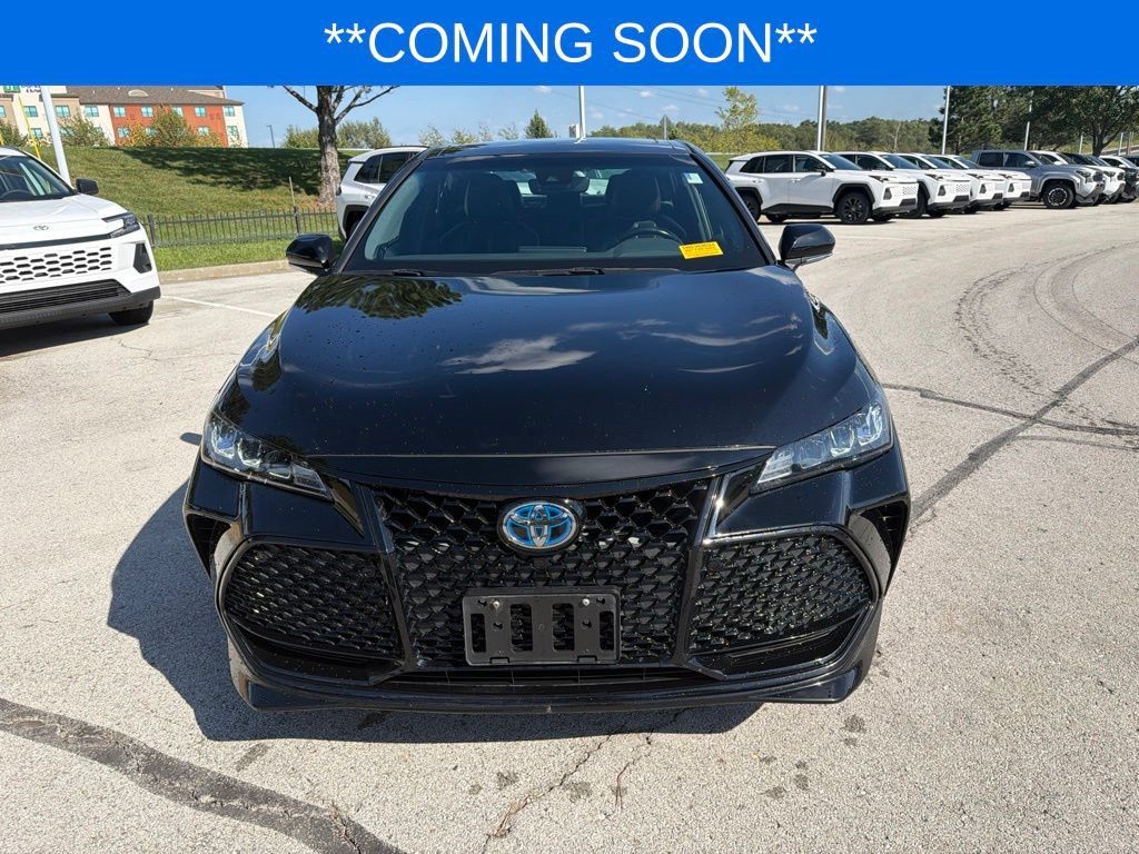 Used 2022 Toyota Avalon XSE FWD image 2