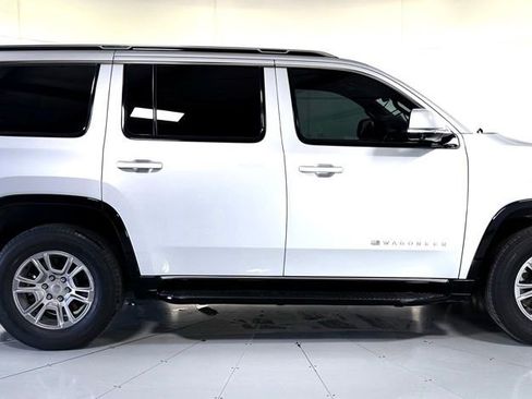 Used 2022 Jeep Wagoneer Series I w/ Convenience Group I AWD/4WD image 3