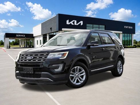 Used 2017 Ford Explorer XLT w/ Equipment Group 202A FWD image 1