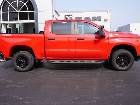 Used 2019 Chevrolet Silverado 1500 Custom Trail Boss AWD/4WD image 2