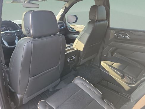 Used 2021 GMC Yukon XL SLT w/ SLT Premium Package AWD/4WD image 11