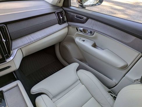 New 2026 Volvo XC90 B6 Ultra w/ Protection Package Premier AWD/4WD image 17