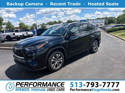 Used 2022 Toyota Highlander XLE AWD/4WD image 1