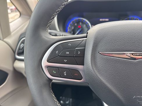 Certified 2024 Chrysler Pacifica Touring-L image 12