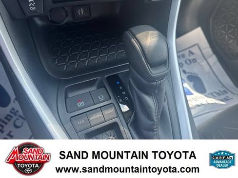 Used 2025 Toyota RAV4 XLE FWD image 18