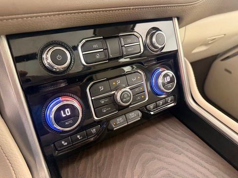 Used 2021 GMC Yukon Denali w/ Denali Premium Package AWD/4WD image 36