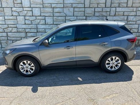 Used 2025 Ford Escape Active FWD image 3
