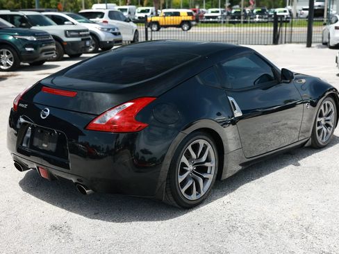 Used 2014 Nissan 370Z Coupe RWD image 7
