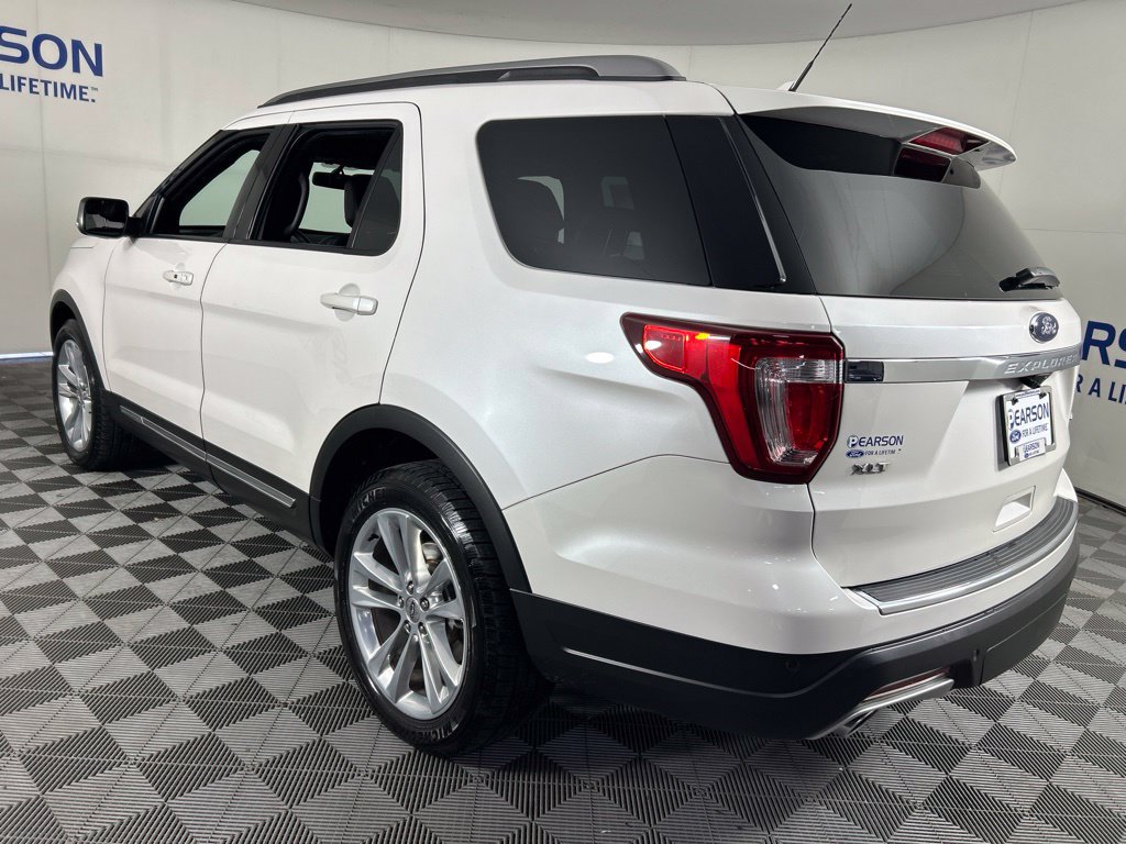 Used 2018 Ford Explorer XLT w/ Equipment Group 202A AWD/4WD image 9