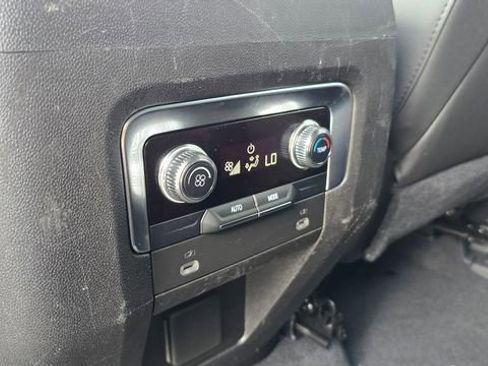 Used 2021 GMC Yukon XL SLT image 11