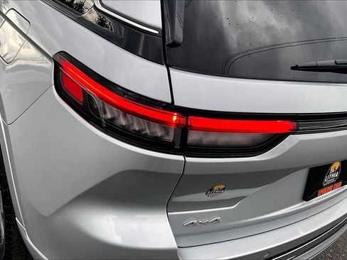 Used 2024 Jeep Grand Cherokee Overland image 32