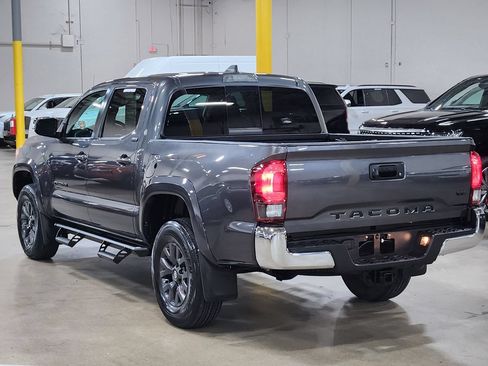 Used 2022 Toyota Tacoma SR5 RWD image 10