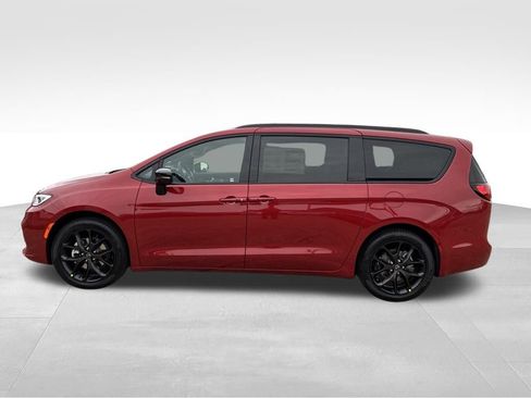New 2026 Chrysler Pacifica Select w/ S Appearance Package image 2