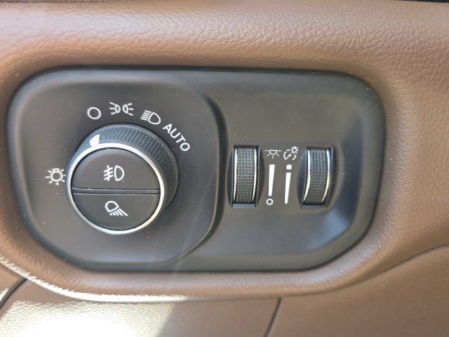 Used 2019 RAM 3500 Laramie AWD/4WD image 11