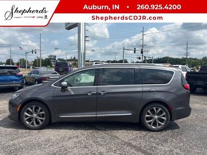 Used 2019 Chrysler Pacifica Limited w/ Tire & Wheel Group