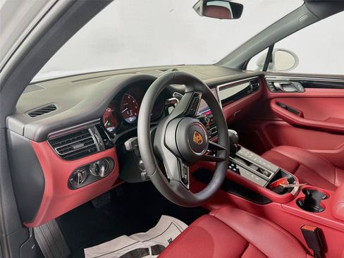 Certified 2026 Porsche Macan S AWD/4WD image 4
