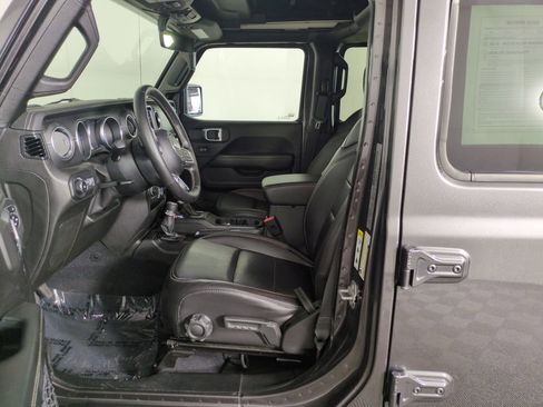 Used 2019 Jeep Wrangler Unlimited Sahara AWD/4WD image 12